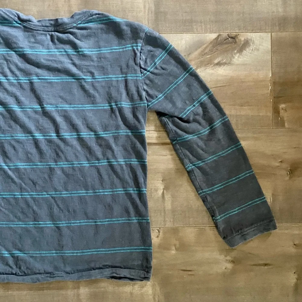 GAP Gray & Blue Striped Slub Knit V-neck Button Pocket Long Sleeve Tee